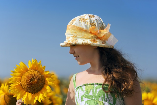 The Little girl and Sunflowers the breath psychologist